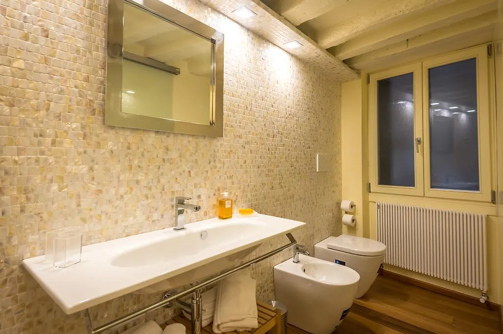 Apartments Moon Or Dama Venise 0*,  Italie